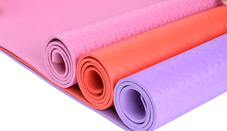 Hvorfor blir TPE yogamatter populær? En oversikt over deres fordeler | Ledende TPE-produsent Hvorfor blir TPE yogamatter populær? En oversikt over deres fordeler | Ledende TPE-produsent